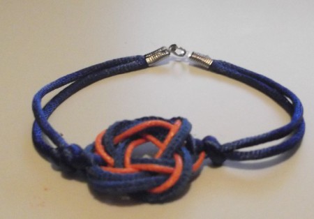 B CREM 04: Pulsera de cremallera con nudo celta azul y granate y cordón encerado