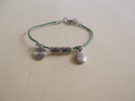B-PCA 05 : Pulsera de cordón de algodón con colgantes varios colores