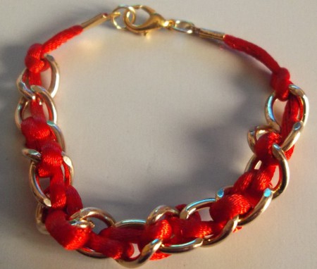 B-CAD 10: Pulsera de cadena dorada con cola de raton roja interior varios colores