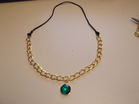 B-CAD 03 : Collar de cadena dorada y cola de ratón con colgante piedra