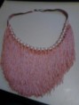 B-FLEC 06: Collar de flecos rosa con perlas 