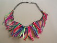 B-FLEC 05: Collar de flecos multicolor flúor con cadena plateada