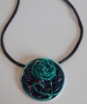 B- COL 05: Colgante redondo rosa verde